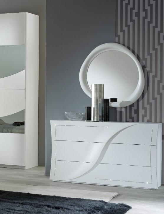Moderne Kommode mit Spiegel